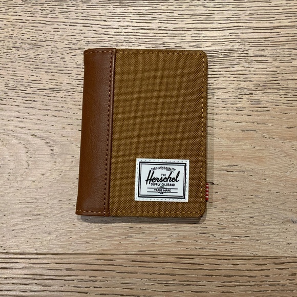 Herschel Gordon Wallet - Picture 1 of 3